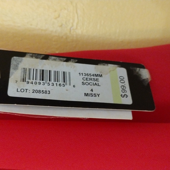 Dresses - Picture 4 of 4